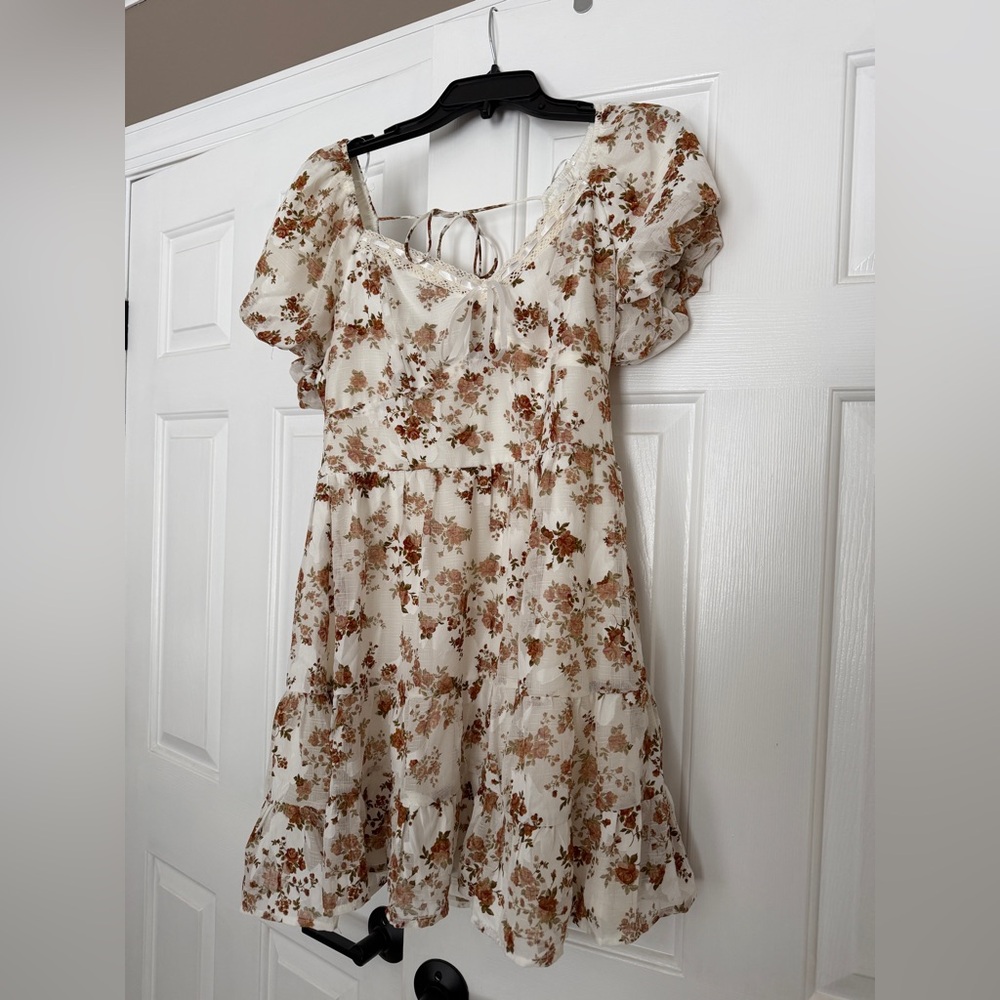 Francesca’s Julia Puff Sleeve Floral mini dress